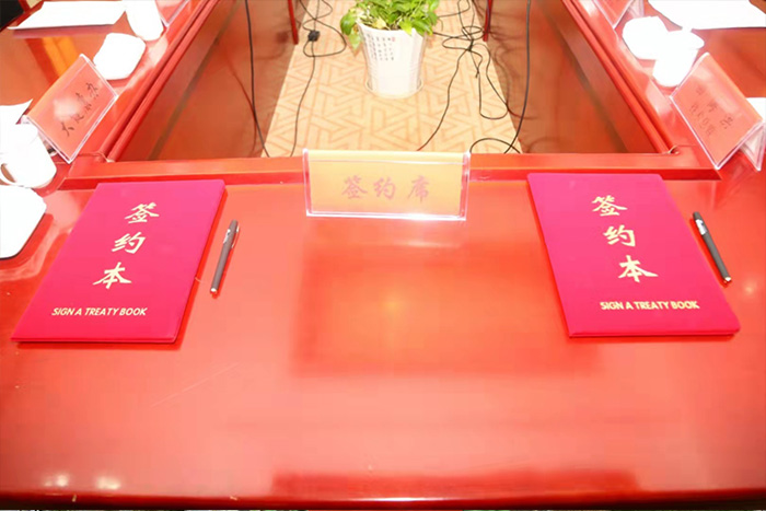 签约本本.jpg